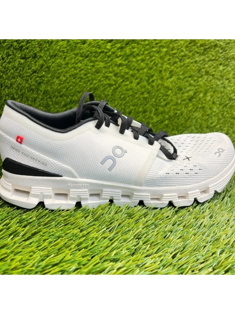 On Cloud X 4 Womens Size 8 White Black Athletic Running Walking Shoes Sneakers